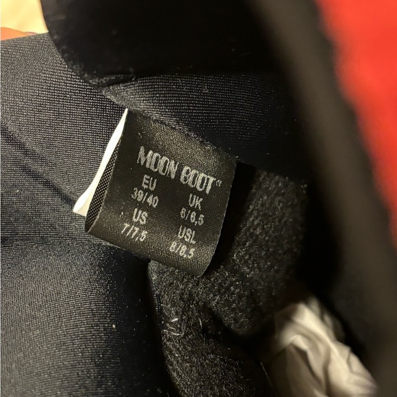 NWT Moon Boot Red Patterned Shoes size 7/7.5 - Picture 5 of 5